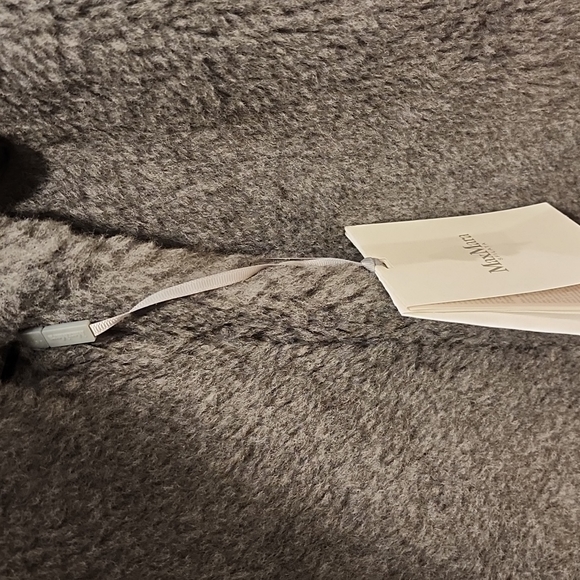 [Max Mara] New w/ Tag, Never Worn, Teddy Bear Coat in Dark Grey, Current F/W '22 - Picture 2 of 8